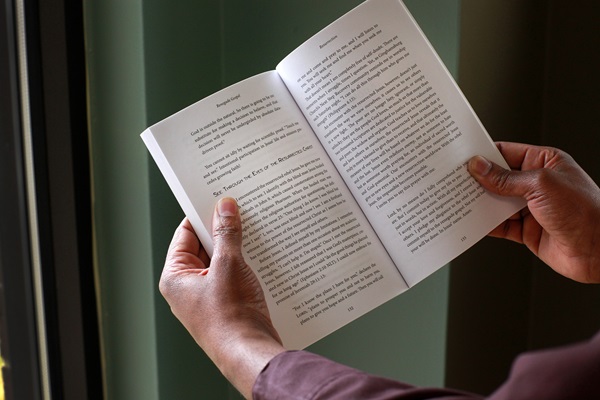 illustration-lenten-study-2015_(2) A man reads from Lenten study guide. Photo illustration by Kathleen Barry, United Methodist Communications.