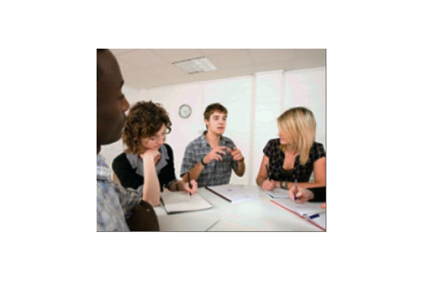 Le conseil d'administration gère et protège les biens et les actifs physiques de l'église au nom de la congrégation.