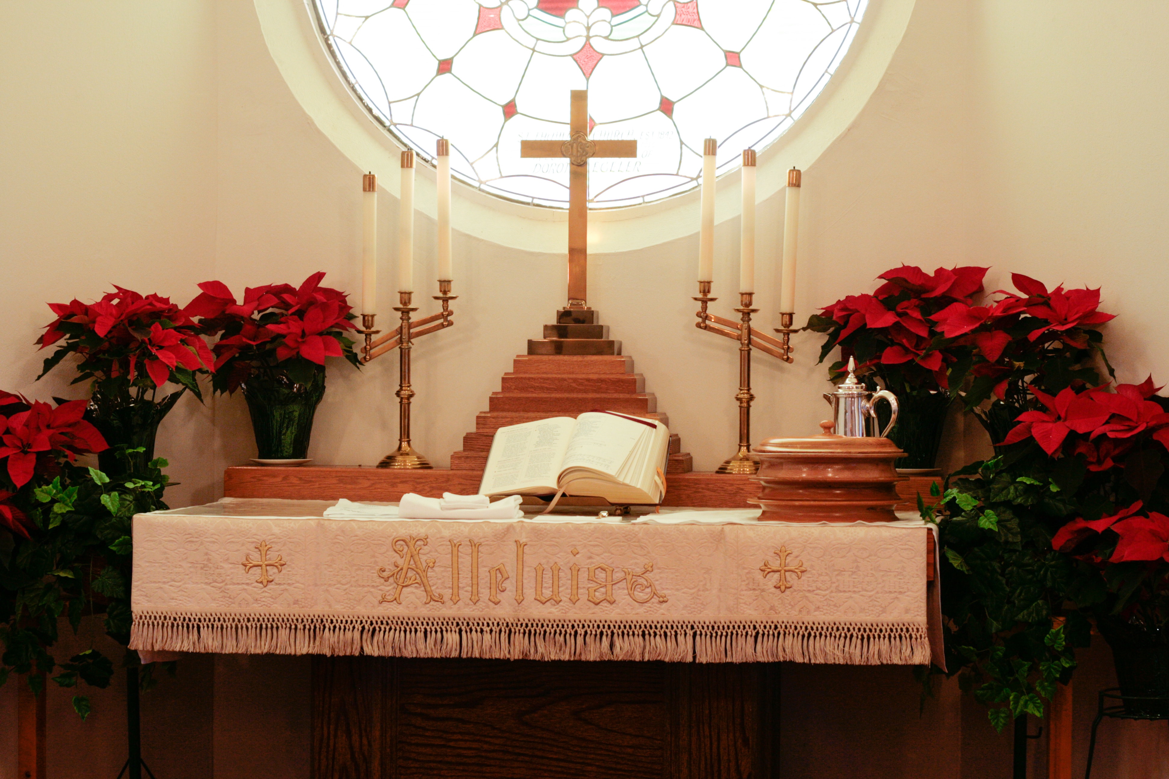 These suggestions will help you extend hospitality to your Christmas Eve visitors, particularly those who are not regular worship attenders. Photo by Elisa Schultz, Lightstock.com. 