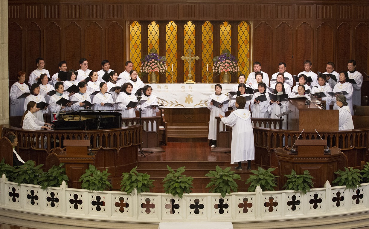 The choir sings during worship at Mu'en Church in Shanghai, China. Photo by Mike DuBose, UMNS.