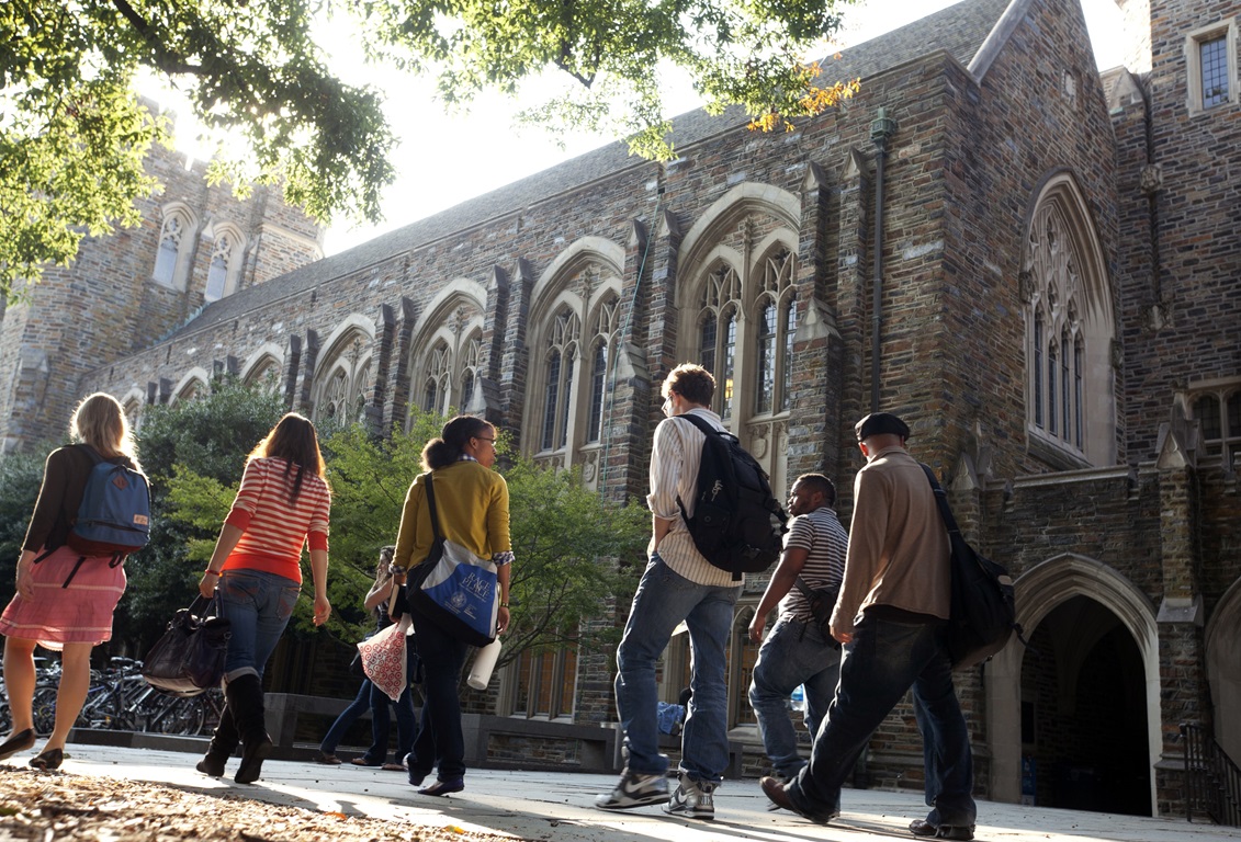 Students walk on the academic quad with Perkins Library in background on the campus of Duke University. Photo by Les Todd, Duke University.