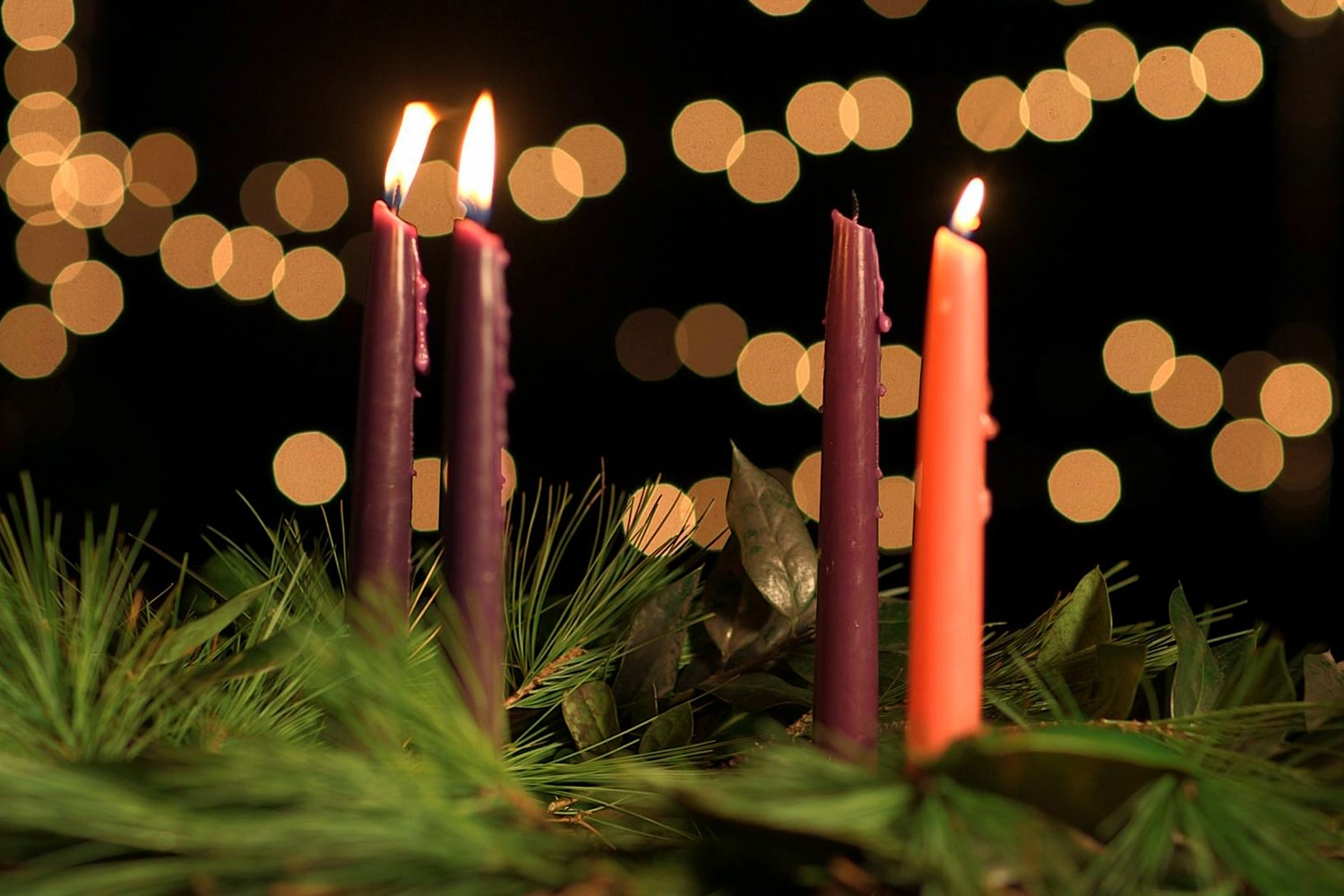 A wreath with three lit candles marks the third week of Advent. Photo by Kathleen Barry, United Methodist Communications.