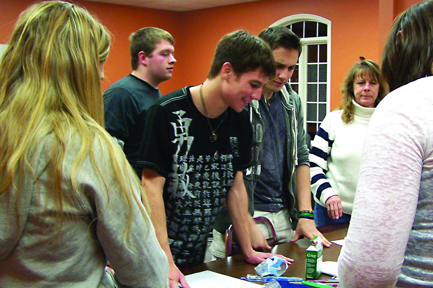 Les membres de l'Église Méthodiste Unie de Benton ont distribué 150 boîtes et sacs de fournitures pour les kits de santé. Photo par Sue Engle. Avec l'aimable autorisation de l'UMNS.