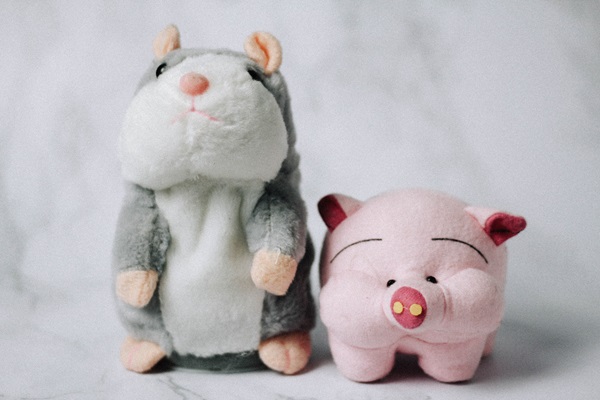 When you mix in a little creativity and humor, puppets have the power to capture and captivate audiences of most every age. Photo by Nguyen Dang Hoang Nhu courtesy of Unsplash.