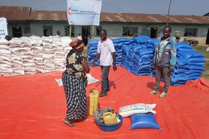 A mother receives food provided by The United Methodist Church in Beni, Congo. The aid was part of a $100,000 grant from the United Methodist Committee on Relief’s International Disaster Response program to support internally displaced persons in Beni and Rutshuru in East Congo. Photo by Chadrack Tambwe Londe, UM News.
