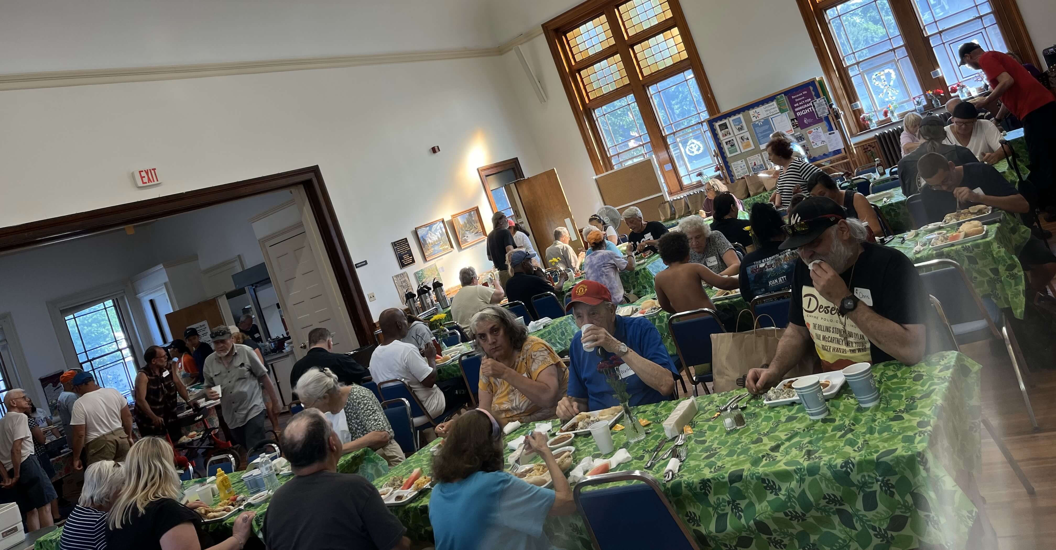 Chaque quatrième jeudi du mois, l’UMC Mary Taylor Memorial ( Mémorial Mary Taylor ) organise un dîner communautaire gratuit. Photo reproduite avec l’aimable autorisation de Rachel Merva.