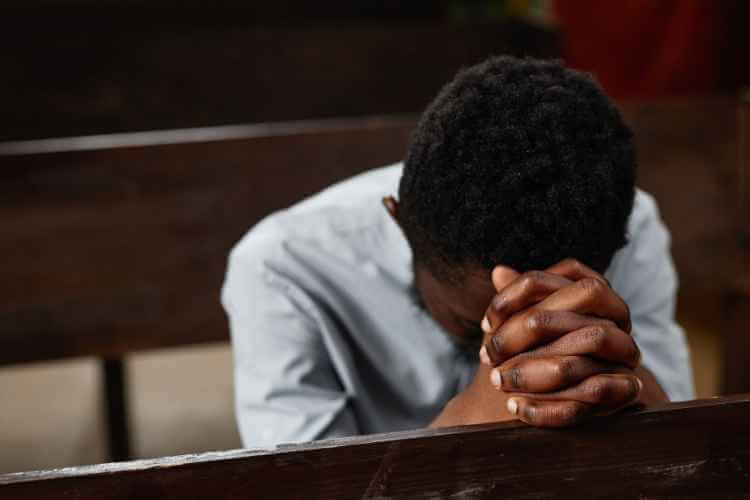 boy-praying-750x500-tiny